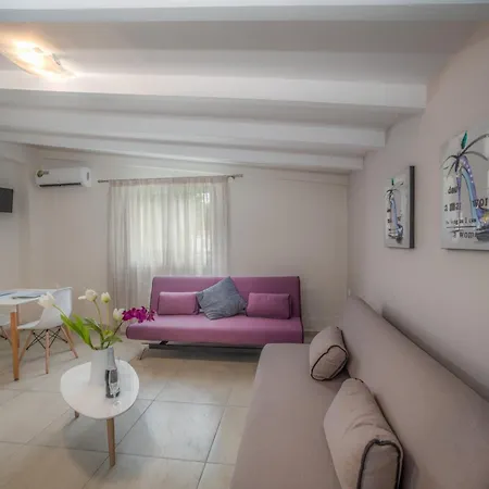 Apartament Tesys And Apartments, By Zantewize *