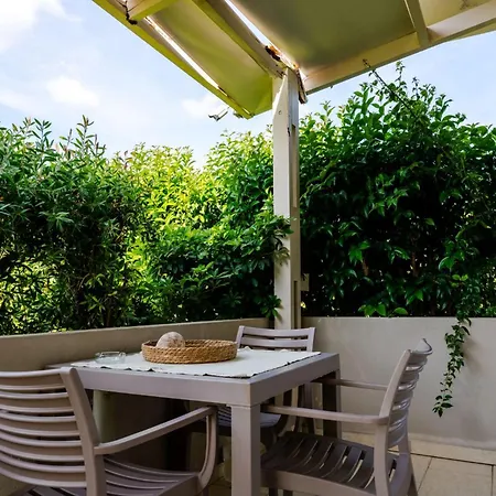 Appartement Tesys And Apartments, By Zantewize